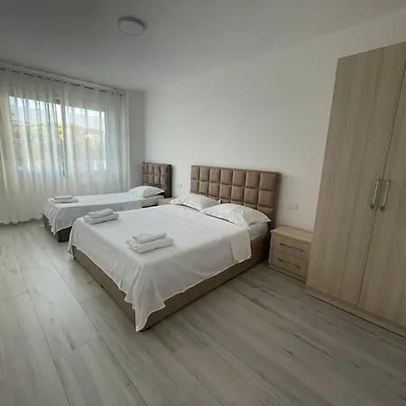 아파트 Golem Apartments
