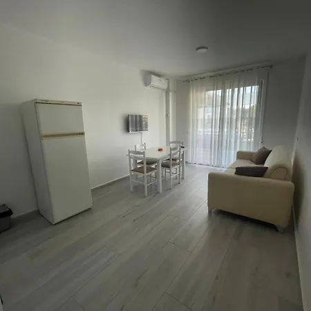 아파트 Golem Apartments *